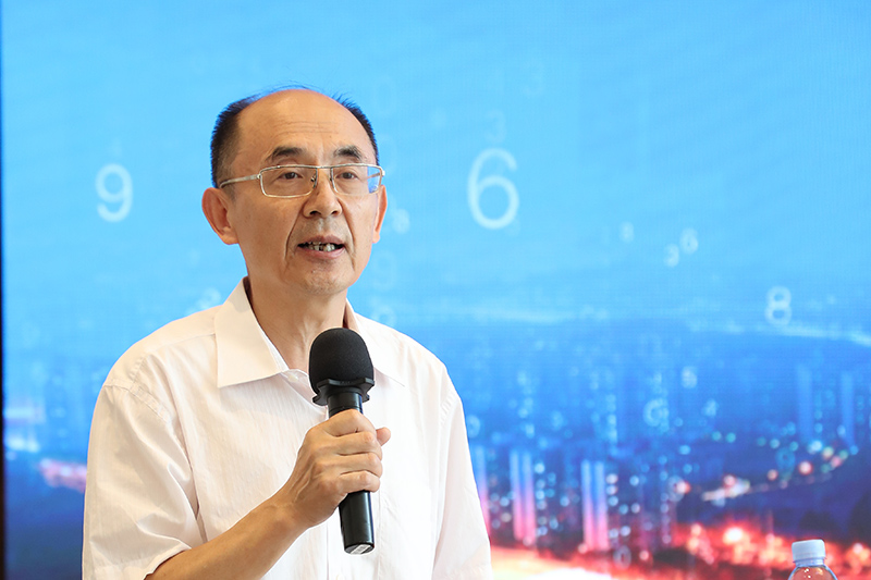 1722409378302113spmb.jpg “老交通”智庫副主任、原交通運輸部總工程師周偉主持沙龍.jpg